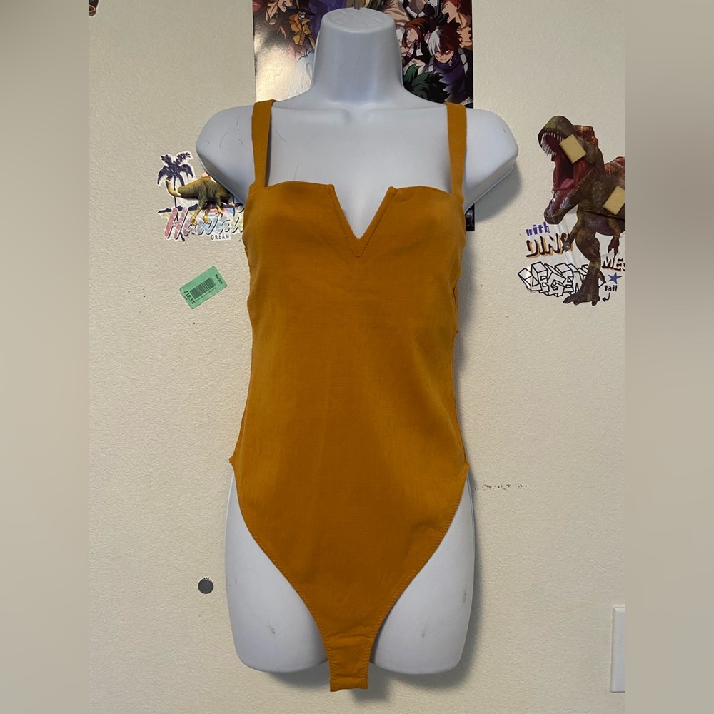 Free people bodysuit with V wire size M